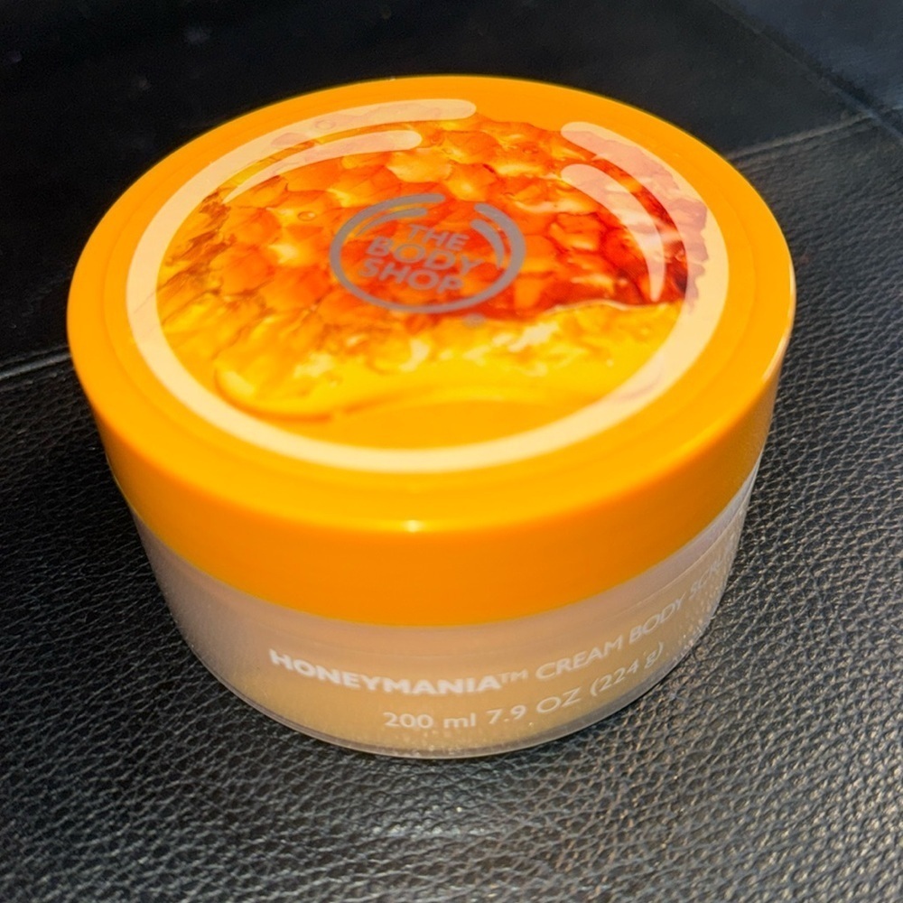 NWOT THE BODY SHOP HONEYMANIA Cream Body Scrub 200 ml 7.9 OZ (224)